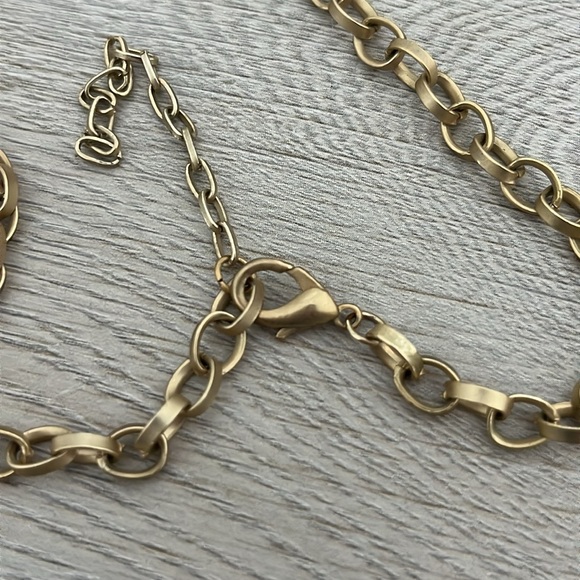 Gold Tone Necklace - Picture 5 of 5